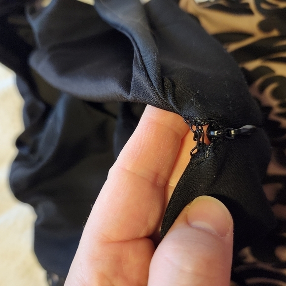 Elegant black dress - Picture 4 of 5